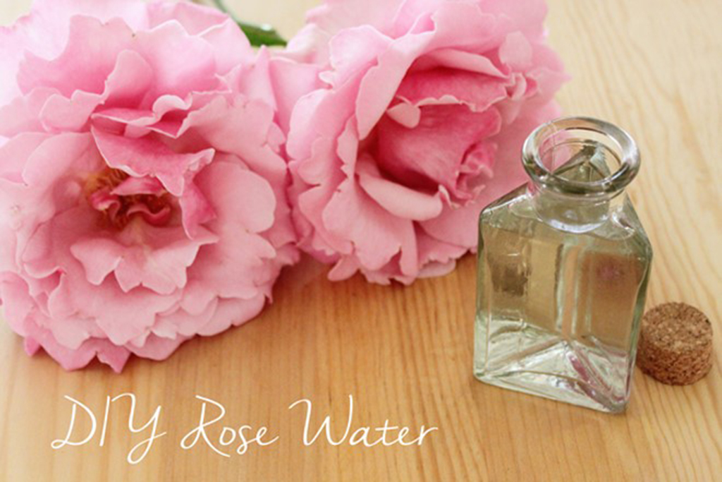 Nước hoa hồng giúp xóa thâm quầng mắt, giảm bọng mỡ vô cùng ưu việt