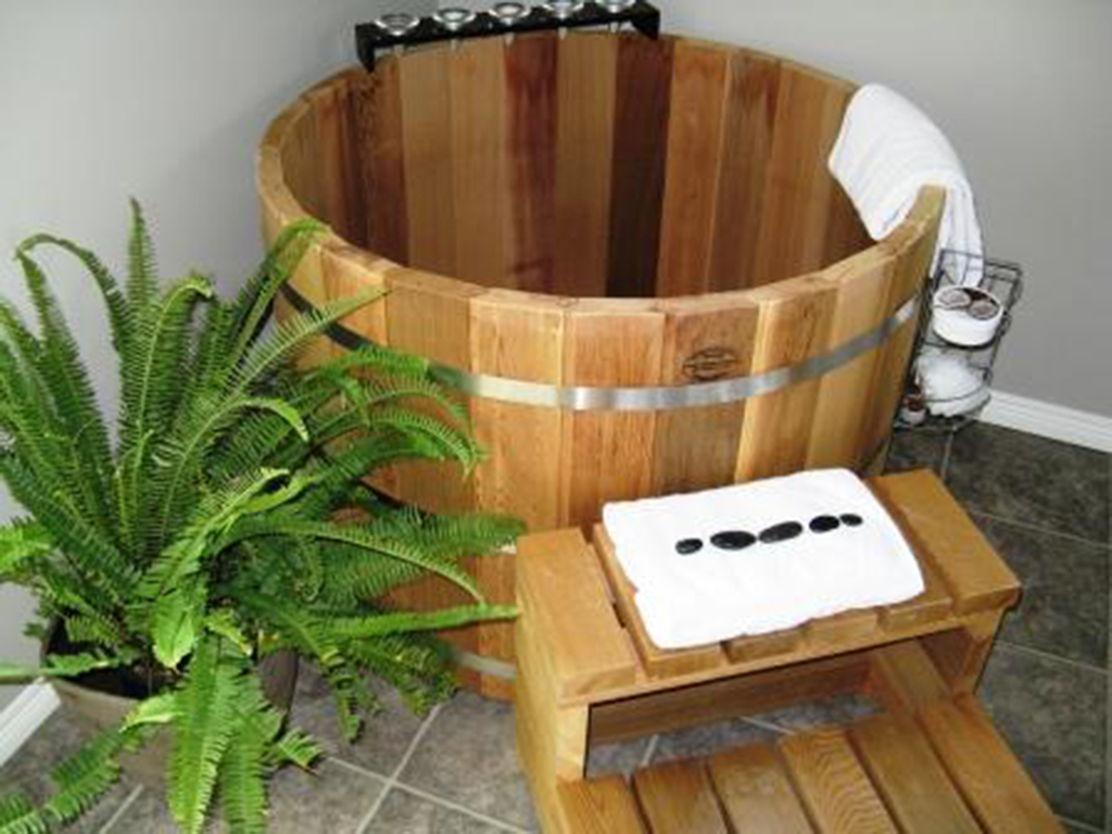Cách sử dụng và bảo quản ảnh hưởng tới độ bền của bồn tắm gỗ