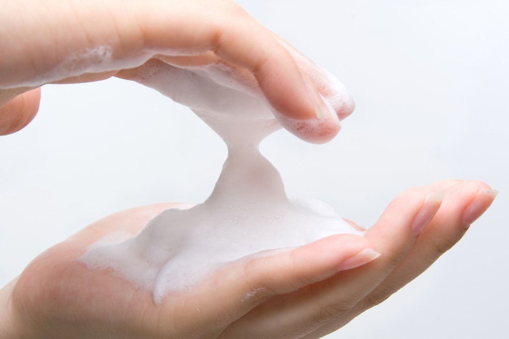 Sữa rửa mặt dạng sữa thành phần có sự cân bằng giữa dầu và nước, tác dụng dưỡng ẩm hiệu nghiệm