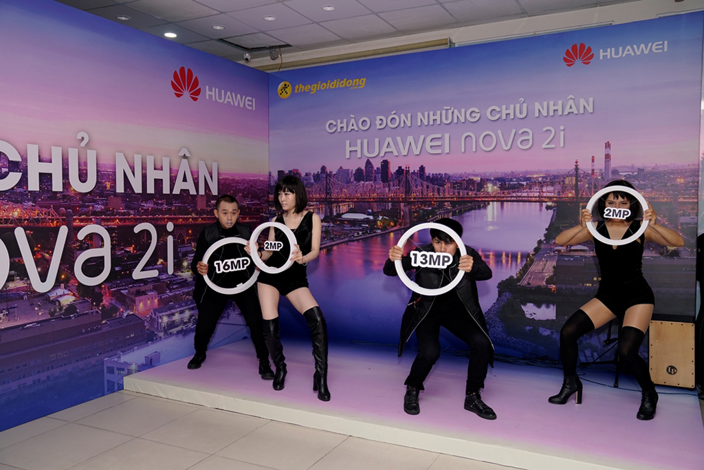 Tiết mục biểu diễn lấy cảm hứng từ bộ đôi camera kép của Huawei nova 2i (sự kiện giao máy ngày 21.10)