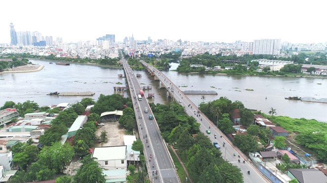 Vùng Đông Bắc thành phố là nơi có cảnh quan thiên nhiên với quỹ đất vàng ven sông