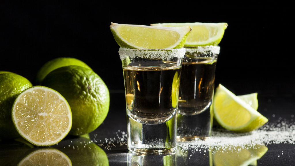 Tequila thường được thưởng thức chung cùng vị chanh