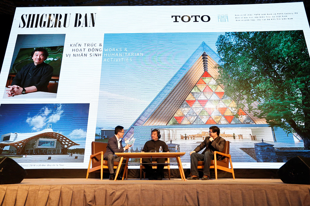 Tại chương trình, rất nhiều thắc mắc từ các kiến trúc sư Việt Nam đã được Shigeru Ban trực tiếp giải đáp và chia sẻ cụ thể.