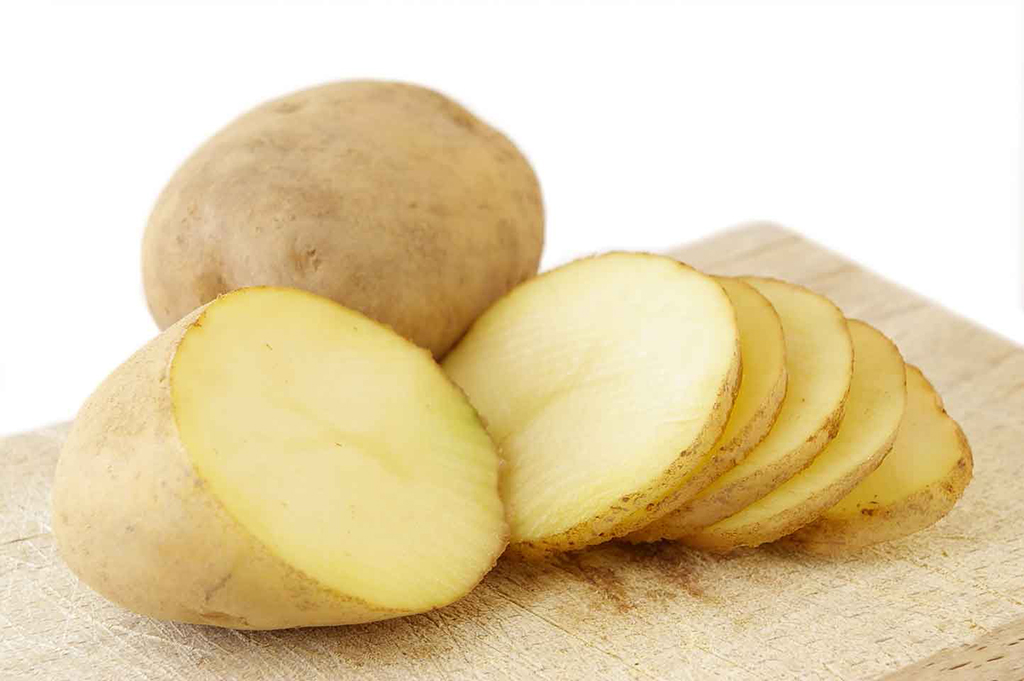 Khoai tây giúp da sớm hết khô ráp, sần sùi, bong tróc