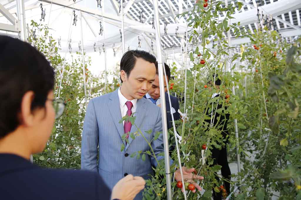  Ông Trịnh Văn Quyết, Chủ tịch FLC thăm trang trại nông nghiệp của Farmdo tại Nhật bản