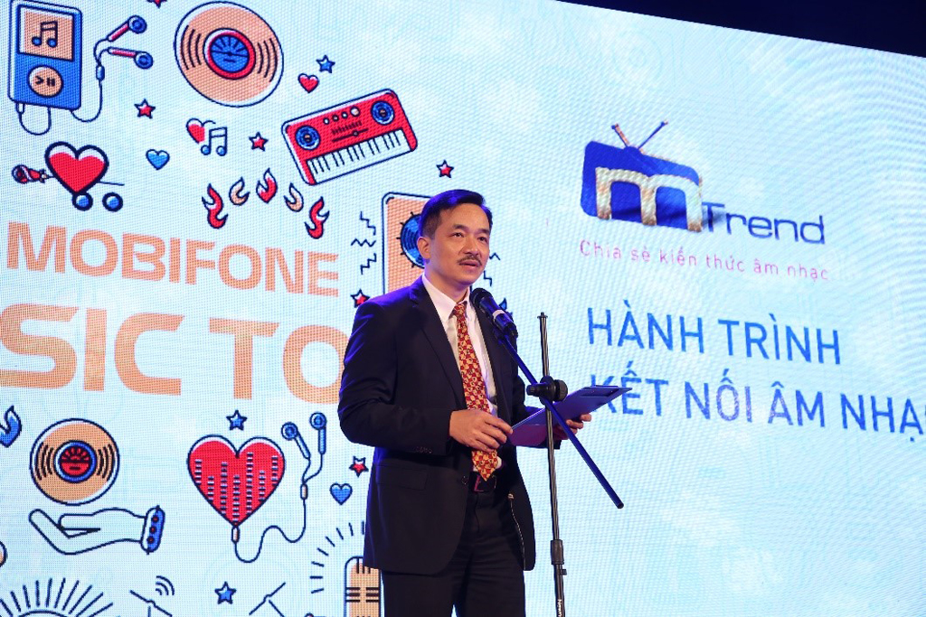Ông Nguyễn Mạnh Hùng, Phó tổng giám đốc Tổng công ty viễn thông MobiFone