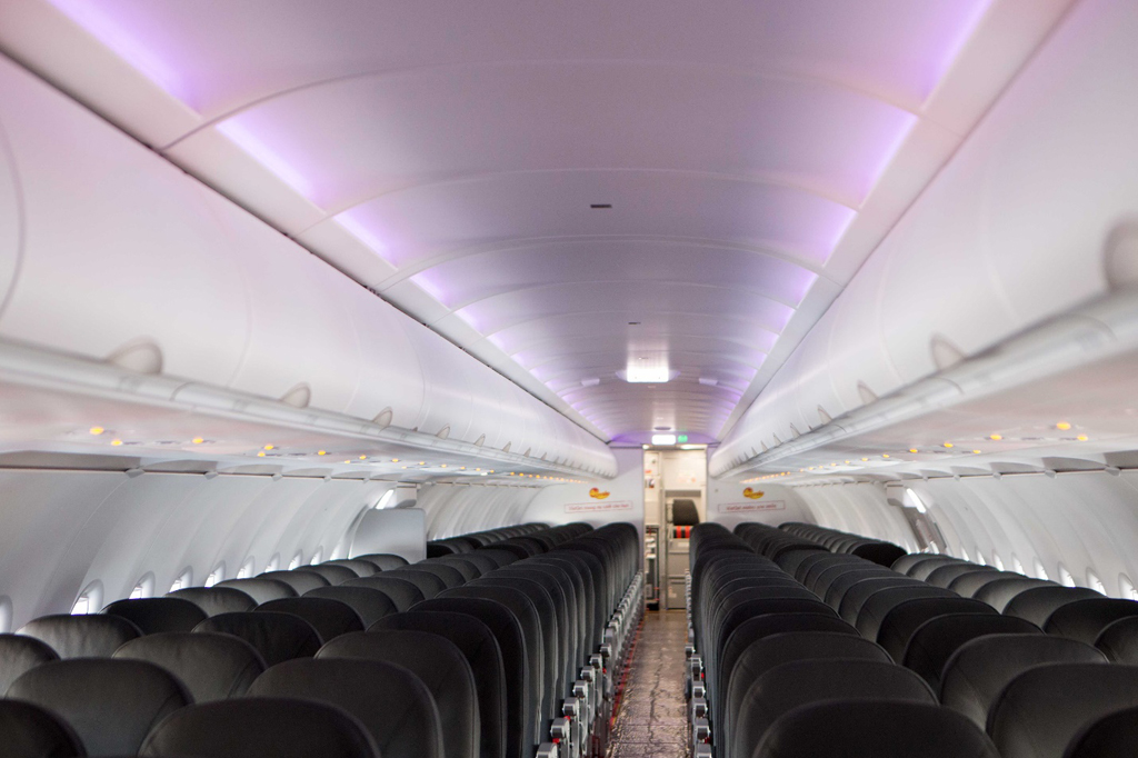 Hệ thống đèn được thiết kế nhằm tạo cảm giác nghỉ ngơi thư giãn tốt nhất cho khách hàng trên các chuyến bay