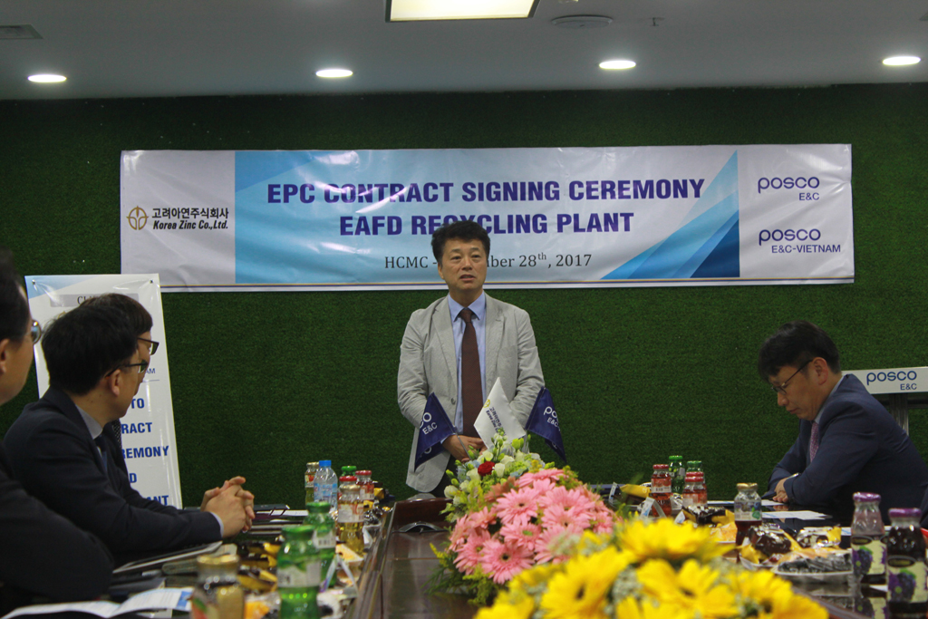 Ông Lee Sang Ki - Chủ tịch kiêm Giám đốc POSCO E&C Việt Nam cảm ơn chủ đầu tư và cam kết hoàn thành dự án đúng tiến độ, chất lượng, an toàn lao động của dự án
