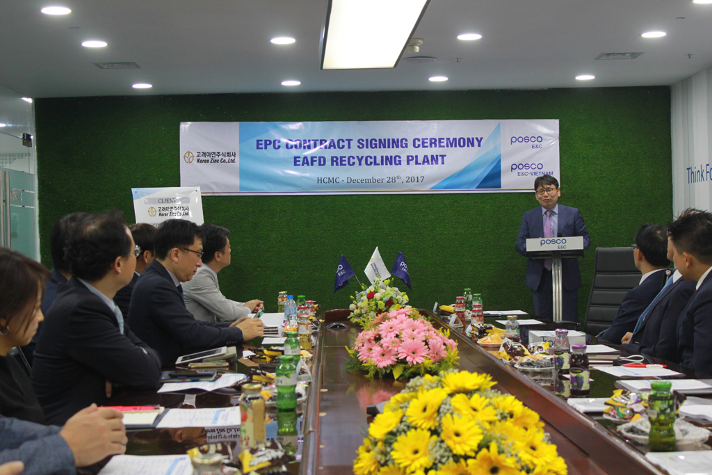 Ông Lee Sung Chae - Tổng giám đốc Công ty CP ZOCV, Tập đoàn Korean Zinc đánh giá cao năng lực xây dựng của CT Cơ khí và Xây dựng Posco