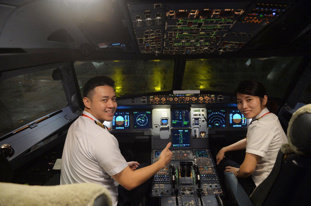 Cơ trưởng và cơ phó của chuyến bay đặc biệt sẵn sàng với nhiệm vụ “đặc biệt”