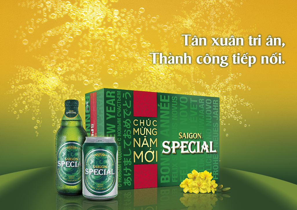 Saigon Special cũng không kém cạnh với thùng bia tết được thiết kế lại cùng những câu chúc đa ngôn ngữ - là một lựa chọn quà tặng hoàn hảo cho dịp Tết 2018