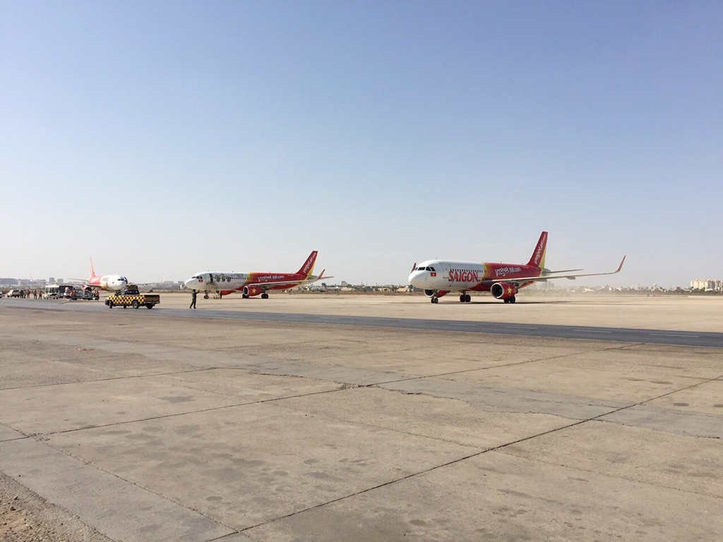 Các tàu bay đã đến sân bay Karachi (Pakistan)