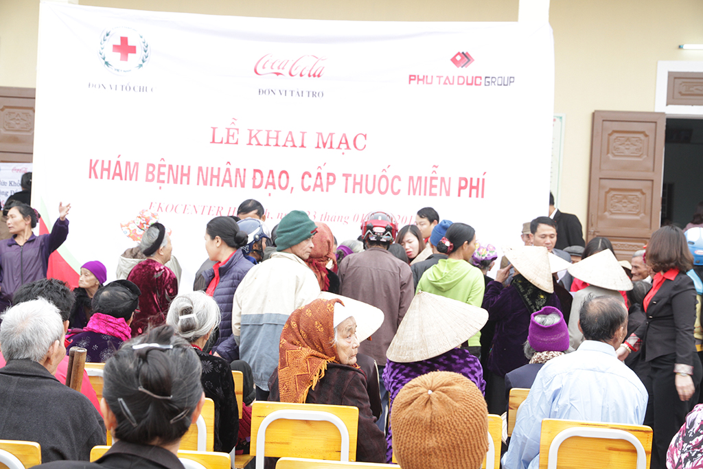 Hoạt động khám bệnh và cấp thuốc cho người dân tại EKOCENTER Hà Tĩnh