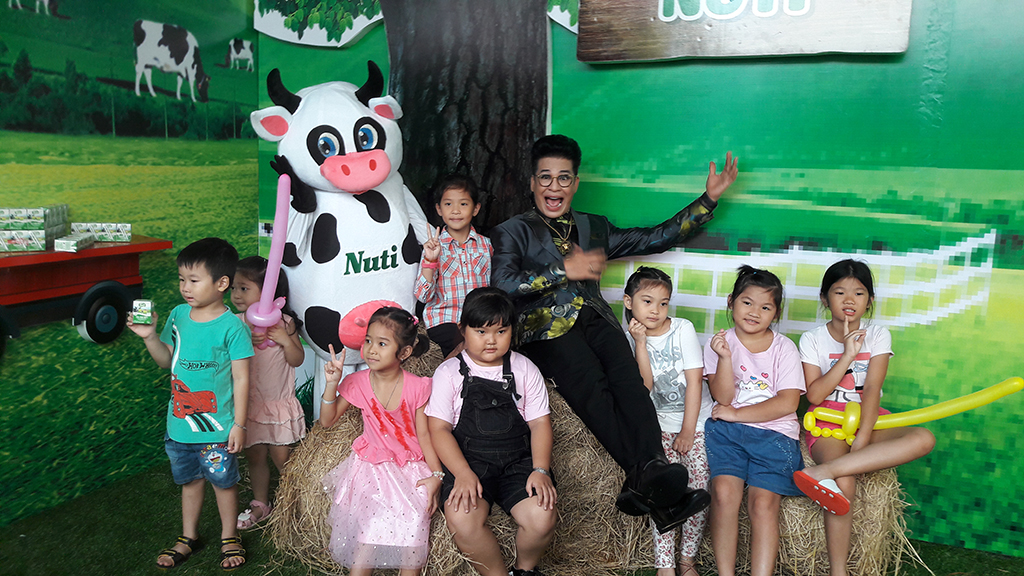 MC Thanh Bạch hoạt náo tại Ngày sữa thế giới 2018 cùng các em thiếu nhi