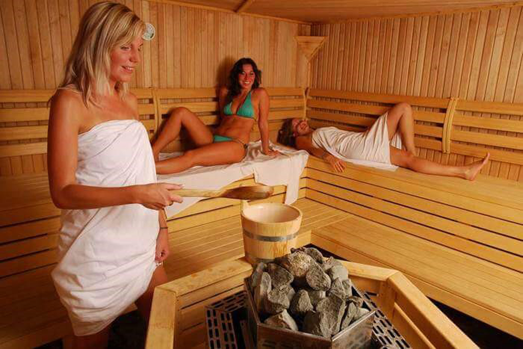 Đá sauna tạo nhiệt cùng bộ xô, gáo gỗ