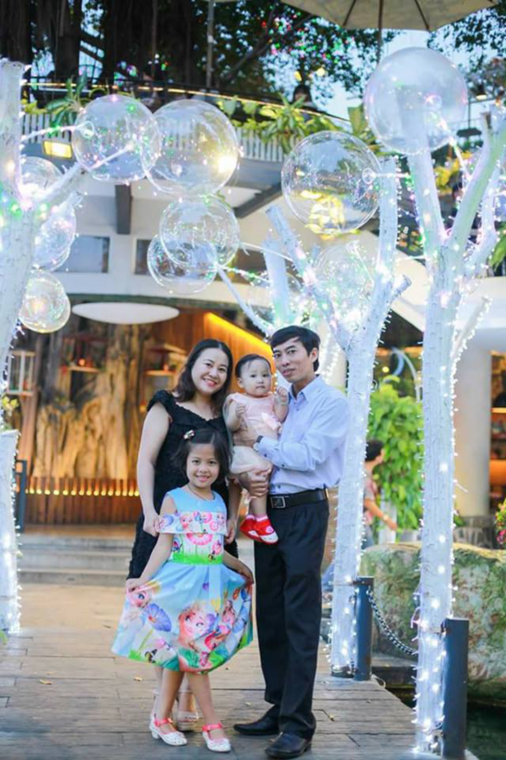 Hot Mom Ngô Thanh tiếp tục khiến nhiều người phải nể phục vì cách chăm con và gia đình khéo léo