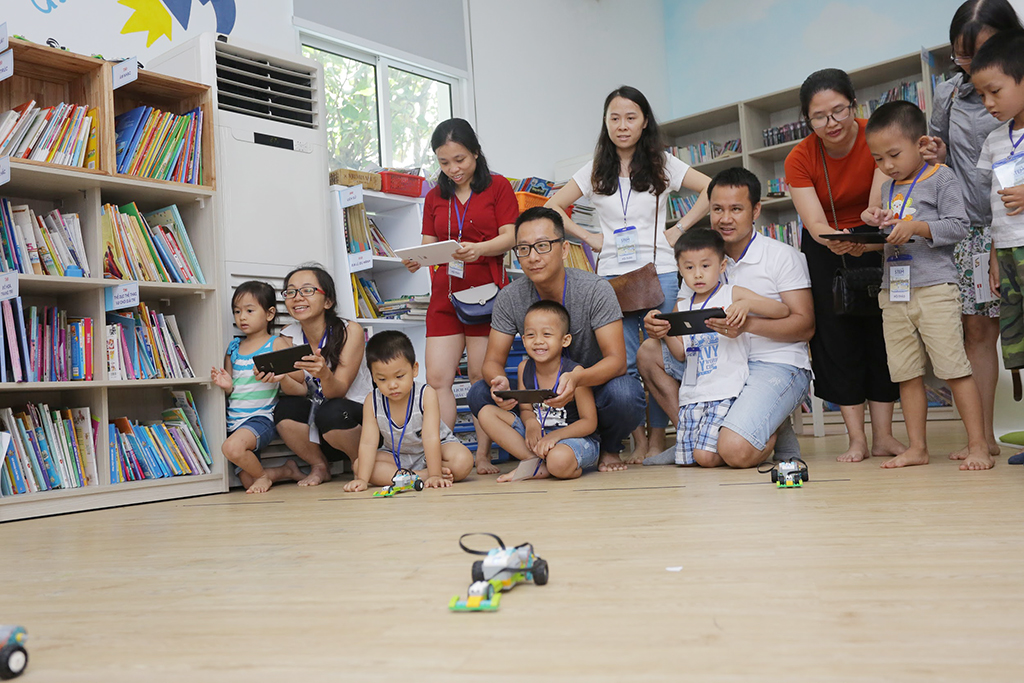 Mỗi một buổi cho con học và chơi ở CLB STEM tại S.hub Kids Đà Nẵng là một cơ hội quý cho bố mẹ được “lớn lên” cùng con