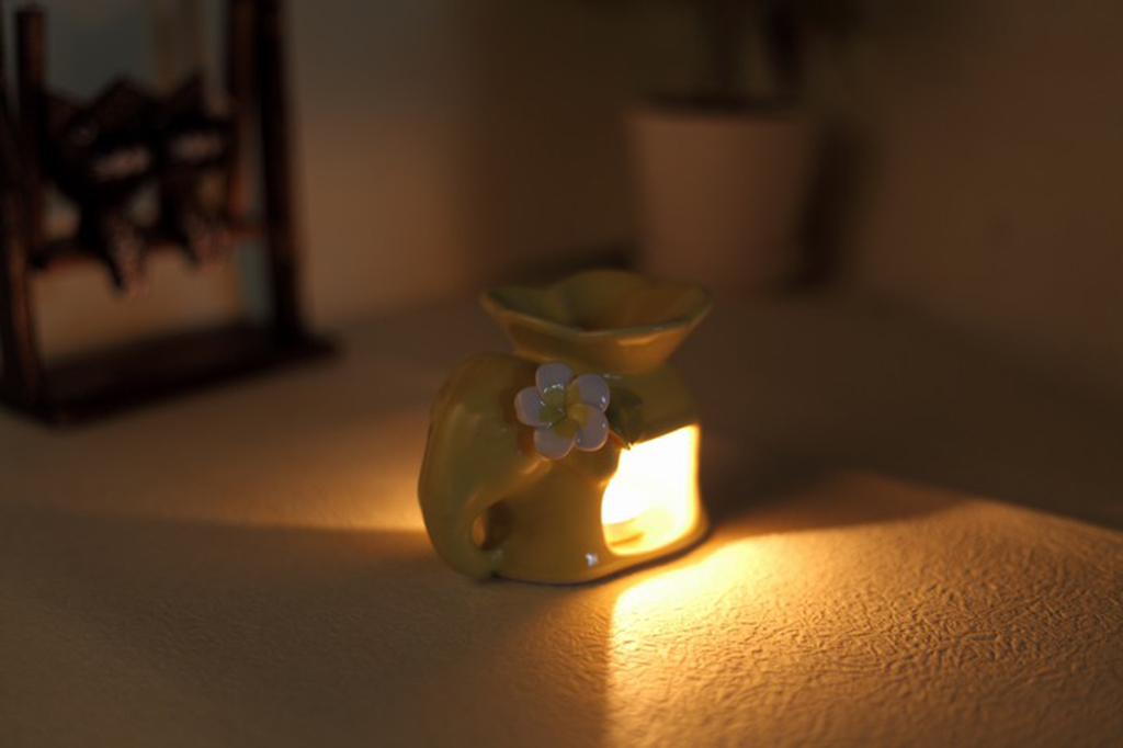 Đèn xông tinh dầu bằng nến với nhiều kiểu dáng đa dạng 