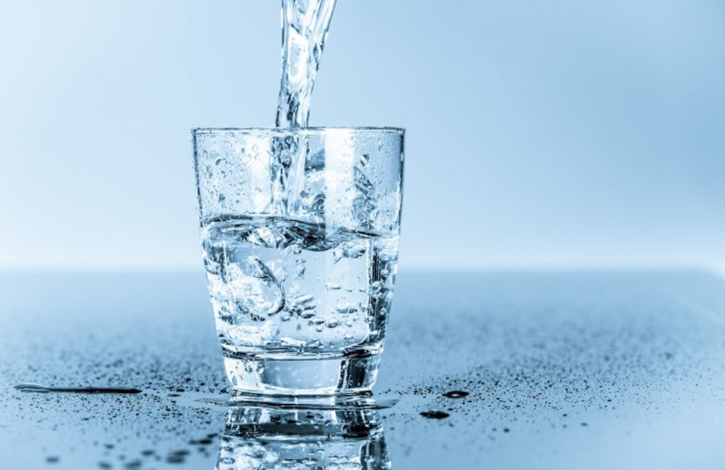 Cung cấp lượng nước đủ để cơ thể duy trì và hoạt động cho ngày đông băng giá