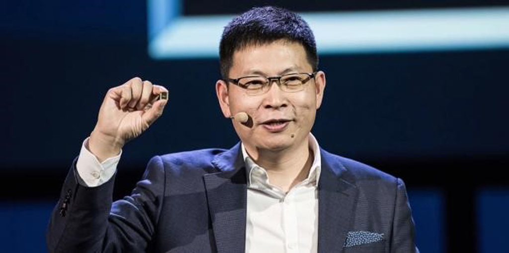 Richard Yu - CEO của Huawei nói rằng hãng Huawei sẽ vượt mặt nhiều tên tuổi đình đám trong một, hai năm nữa tại sự kiện giới thiệu laptop Matebook X Pro ở MWC 2018