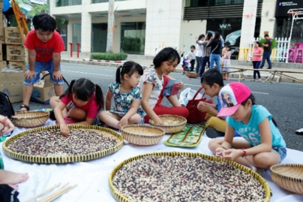 Khu trò chơi dành cho các em thiếu nhi được bố trí mang tính giải trí, rèn luyện tính kiên nhẫn và kết nối các thành viên trong gia đình lại với nhau