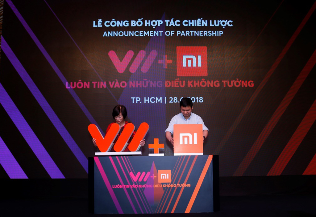 Hai đại diện của Vietnamobile và Xiaomi trong buổi công bố hợp tác chiến lược