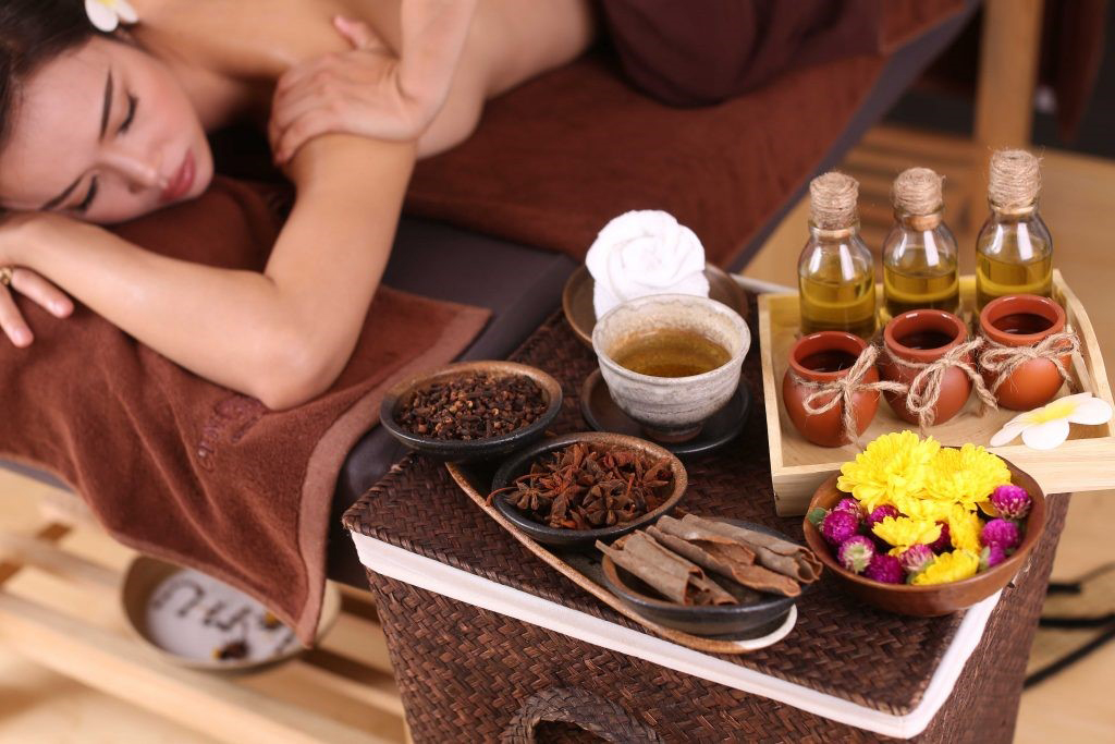 Các loại tinh dầu và thảo dược kết hợp cho quá trình massage