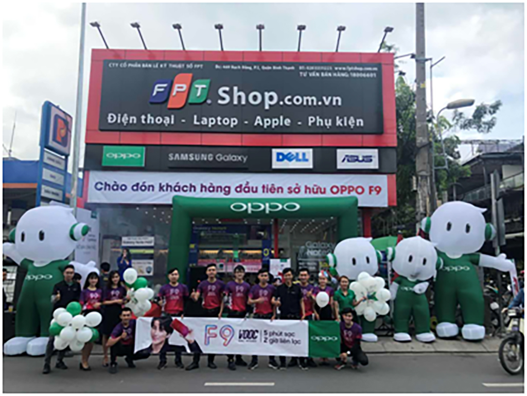 Hệ thống bán lẻ FPT Shop tưng bừng chào đón người mua OPPO F9 trong ngày mở bán hôm nay (25.9)