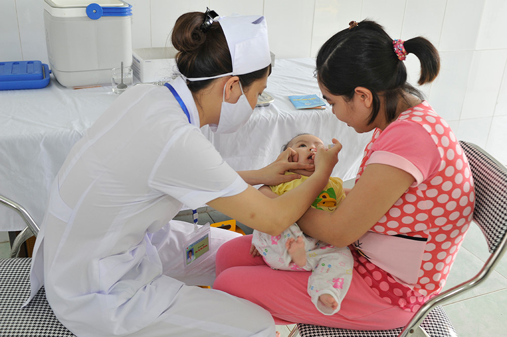 - Vắc xin bại liệt miễn phí cho trẻ trong TCMR 