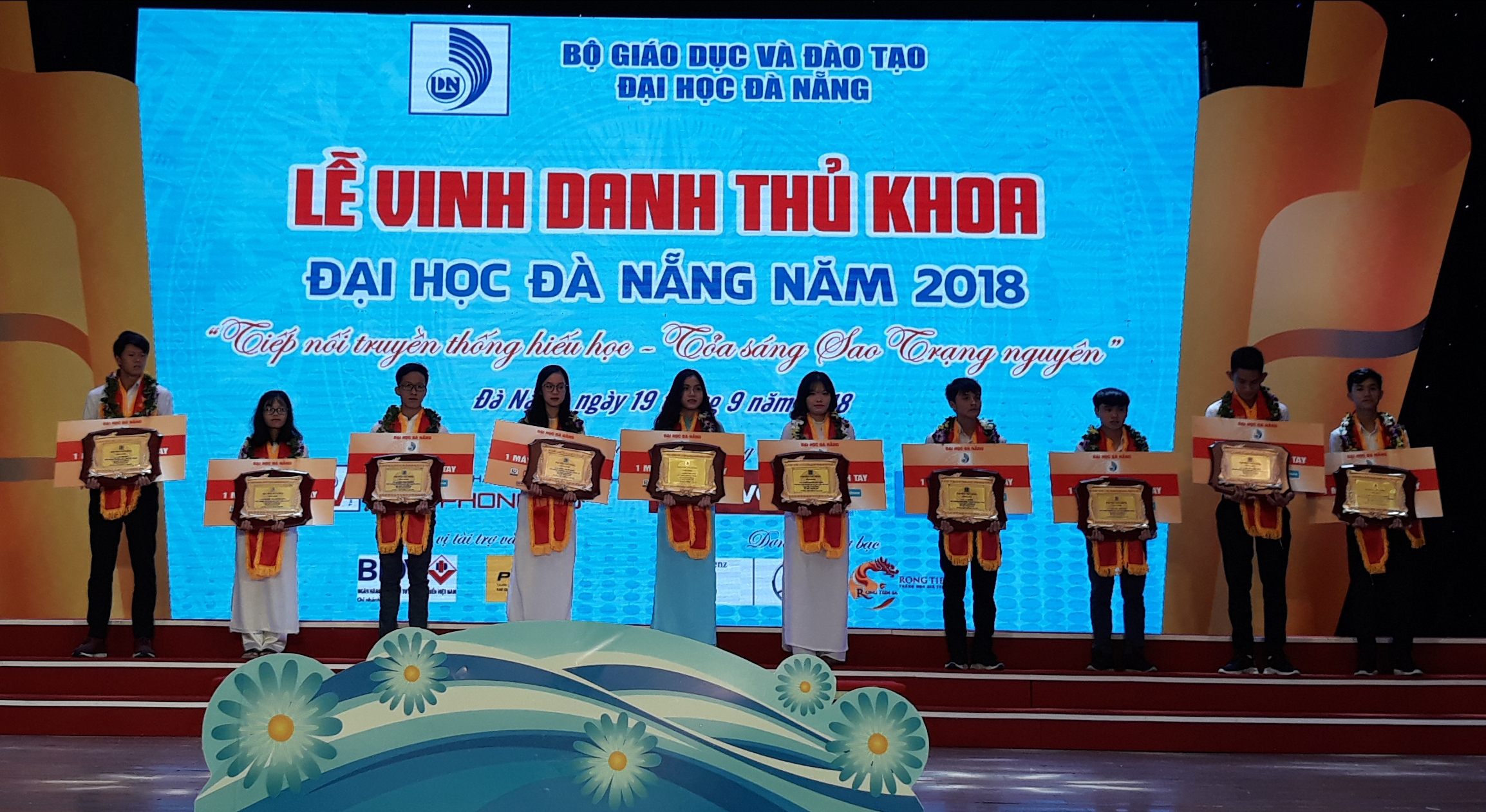 Vinh danh thủ khoa ĐH Đà Nẵng năm 2018
