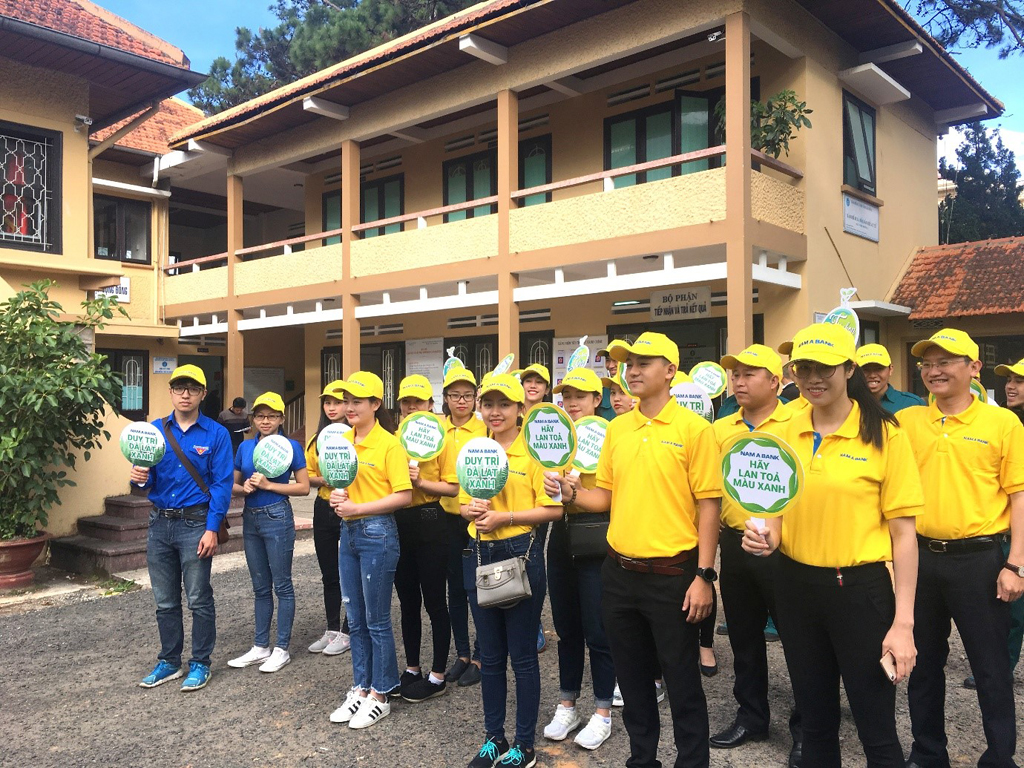 CBNV Nam A Bank Lâm Đồng ra quân trong “Ngày hội xanh” ngày 13.12.2018 