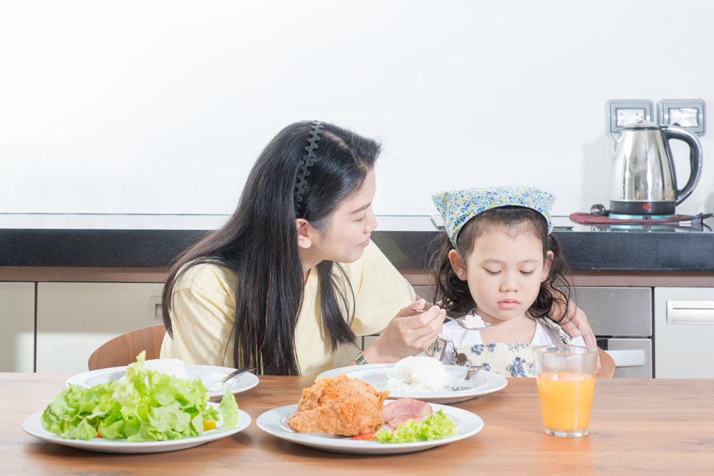 Bên cạnh những nỗ lực của phụ huynh, các bậc làm cha mẹ cần có sự hiểu biết đầy đủ về suy dinh dưỡng để tìm ra giải pháp tốt nhất cho trẻ 