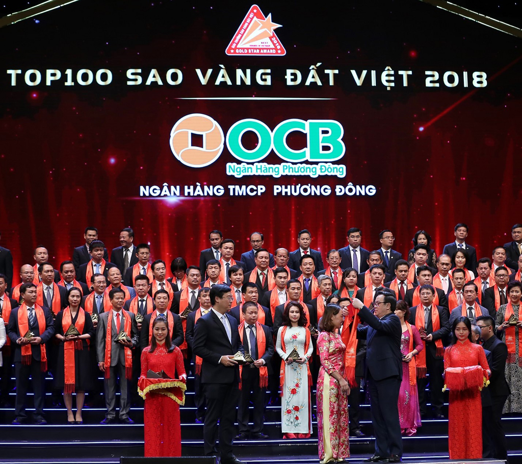 Bà Đào Minh Anh - Phó tổng giám đốc Ngân hàng TMCP Phương Đông nhận giải Top 100 Sao Vàng Đất Việt 2018