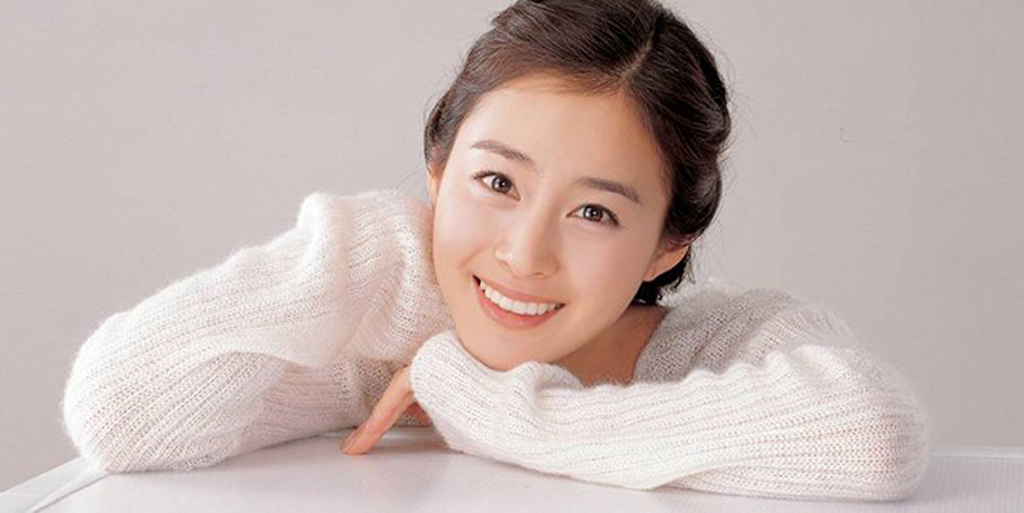 Ngôi sao nổi tiếng Kim Tae Hee rất chuộng kẻ lông mày phẩy sợi 