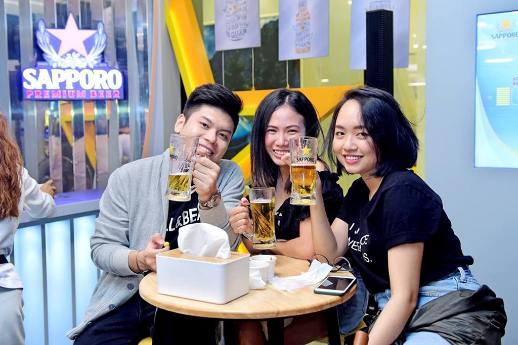 Bia ngon là chất xúc tác giúp những cuộc vui tại Sapporo Premium Bar trở nên thăng hoa hơn