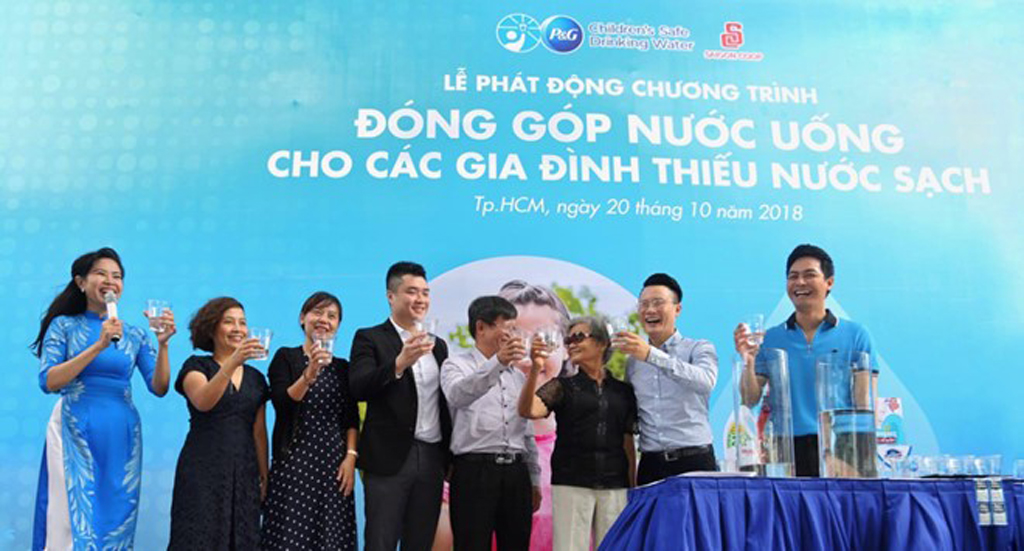 P&G và Saigon Co.op phát động chương trình kêu gọi mang nước uống sạch cho người dân ở những vùng nước bị ô nhiễm và bão lũ - tháng 10.2018