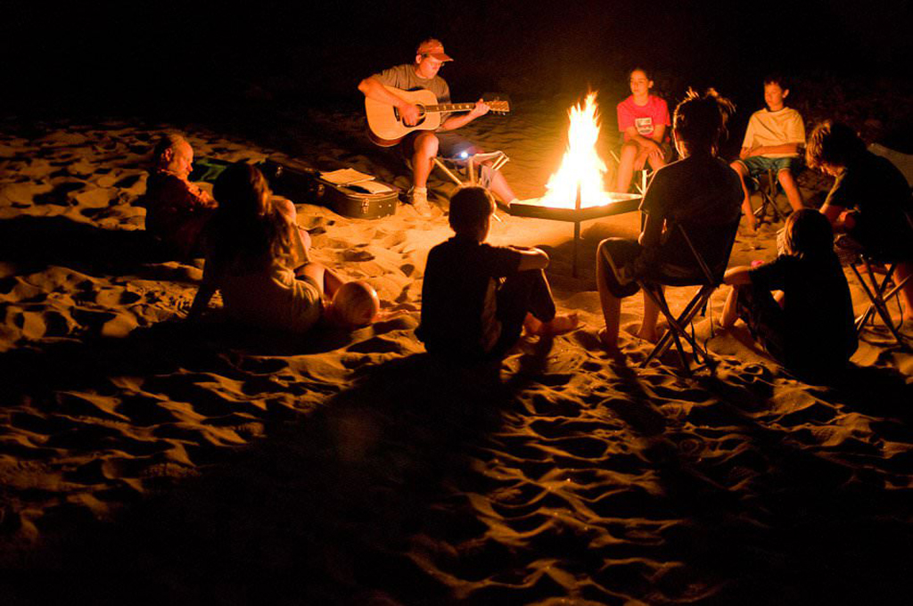 Ngủ trong lều, đốt lửa trại, ăn đồ nướng… là những trải nghiệm thú vị đầy mới mẻ trong kỳ nghỉ tết