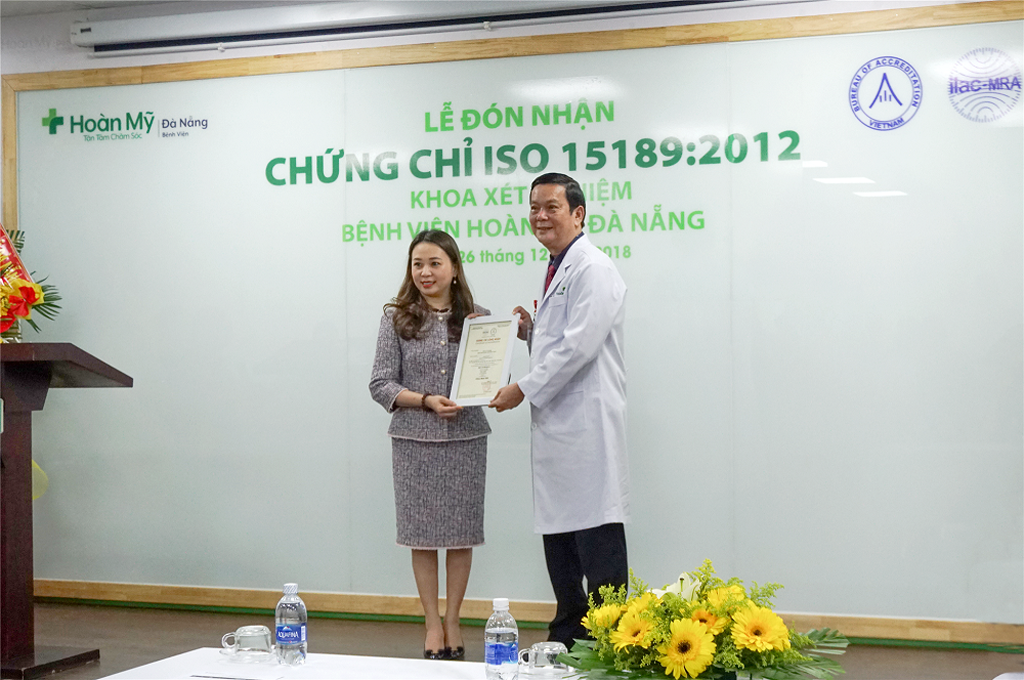 Bệnh viện Hoàn Mỹ Đà Nẵng tiếp tục đón nhận chứng chỉ ISO 15189:2012 (TCVN 15189:2014) dành cho Khoa Xét nghiệm