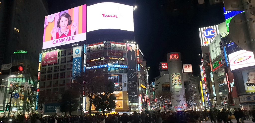 Quảng trường Shibuya mua sắm đông đúc của thủ đô Tokyo (Nhật Bản)