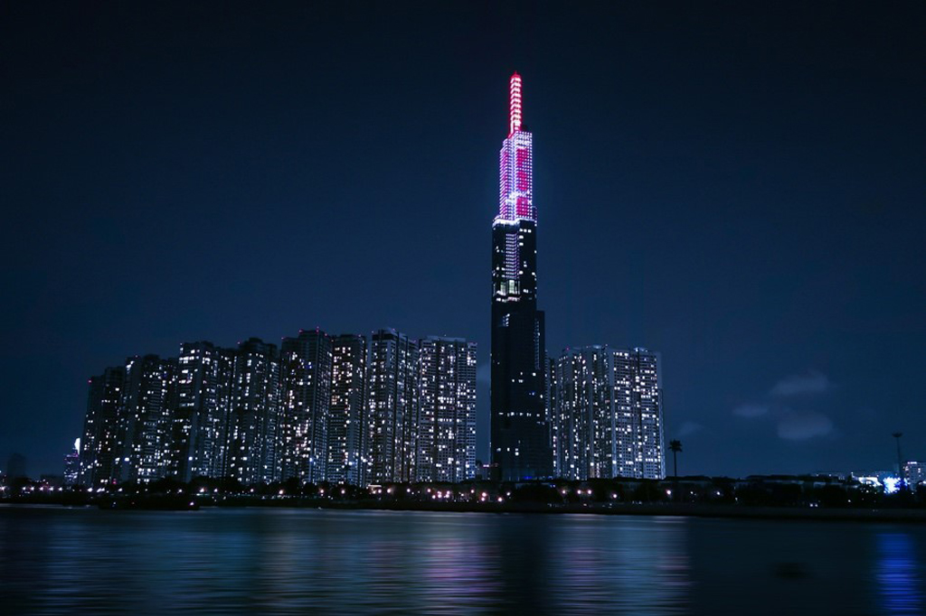 Huawei đã có màn trình diễn ánh sáng ngoạn mục tại tòa nhà cao nhất Việt Nam để chào mừng sự ra mắt của siêu phẩm Huawei P30 Series