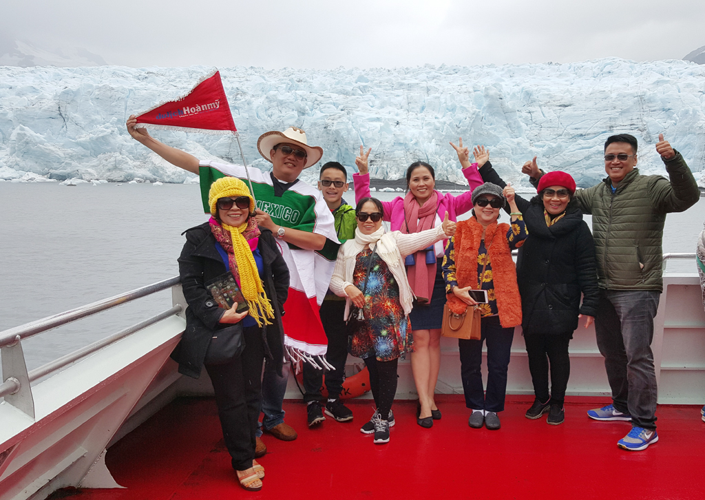 Đoàn khách “U.70” của Du lịch Hoàn Mỹ trải nghiệm sông băng Alaska tháng 6.2018 
