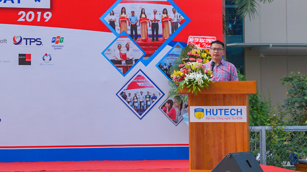 Ông Bùi Văn Cường - Giám đốc Dự án Công ty TMA Solutions - phát biểu tại lễ khai mạc