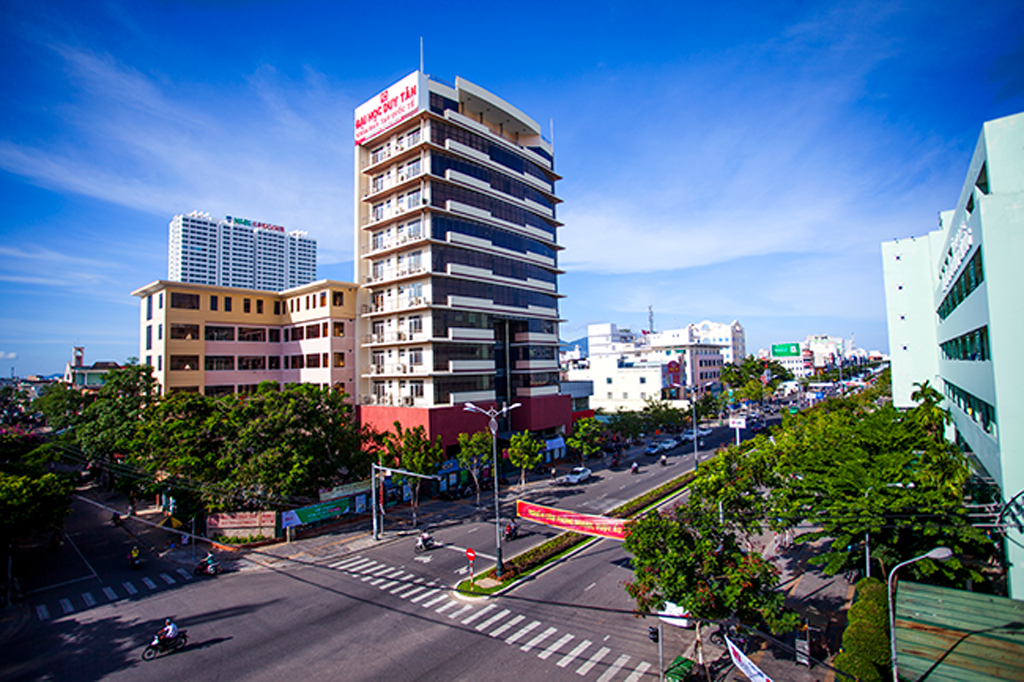 Đại học Duy Tân đào tạo đa bậc, đa ngành với chương trình đào tạo được chuyển giao từ các đại học Mỹ, sinh viên Vô địch CDIO tại Đại học Harvard, Vô địch Cuộc thi Thiết kế nhà chống động đất tại Đài Loan,…