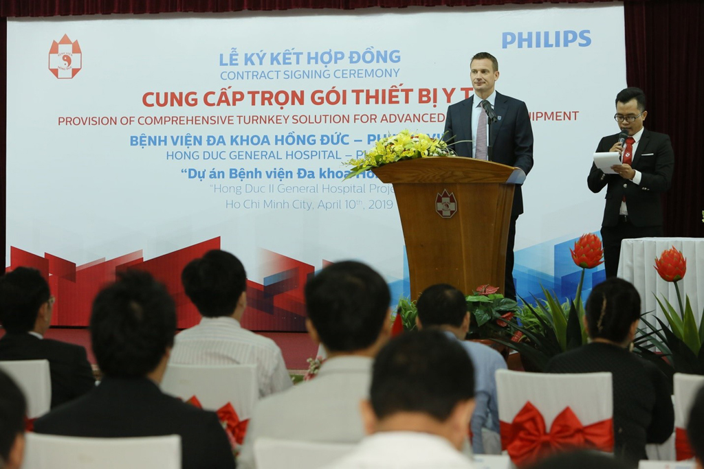 Ông Hugo Luik, Tổng giám đốc Philips Việt Nam phát biểu tại lễ ký kết