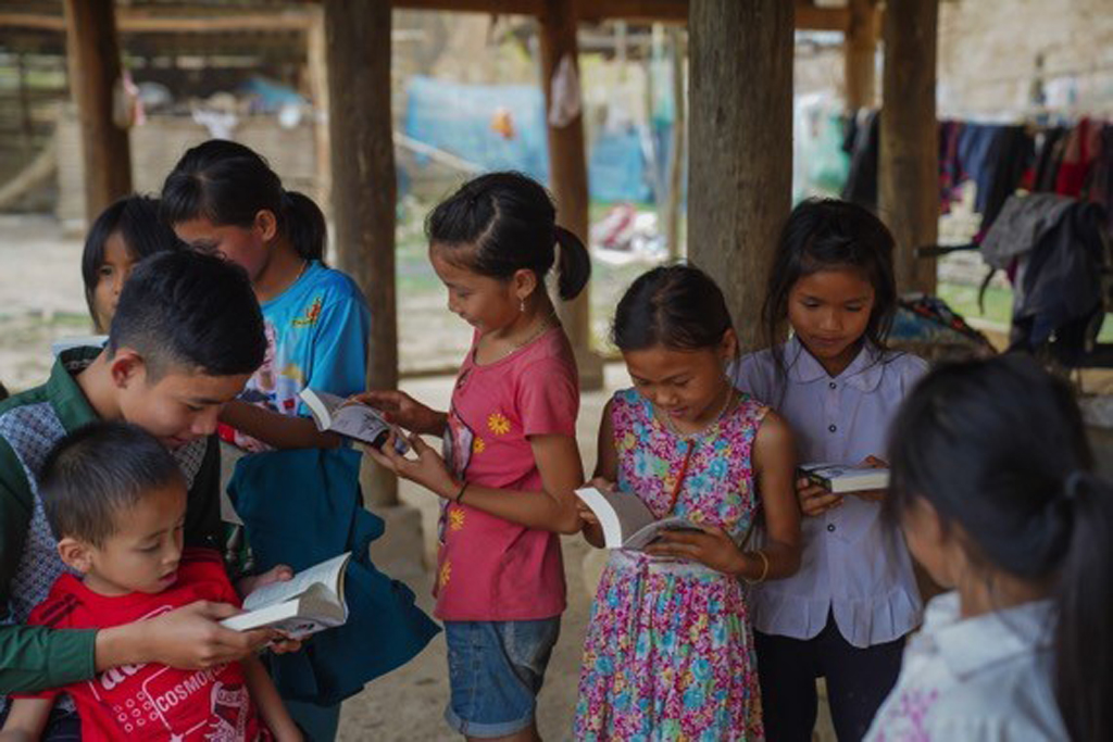 A10-Hy vọng thắp sáng những ước mơ cho trẻ em người Khơ Mú bản Hua Pe xã Thanh Luông - Điện Biên