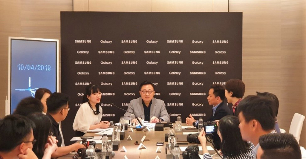 CEO mảng Kinh doanh Di động của Samsung, lần đầu có cuộc phỏng vấn với báo chí Việt Nam để chia sẻ về chặng đường 10 năm sắp tới