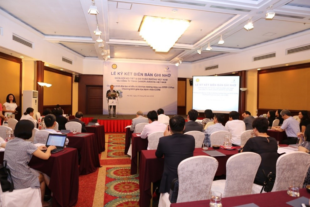 Lễ ký kết biên bản ghi nhớ của Chương trình có sự tham dự của đại diện Bộ Y tế, các cơ quan ban ngành và hơn 20 bác sĩ, chuyên gia đầu ngành Nội tiết - ĐTĐ hàng đầu tại Việt Nam
