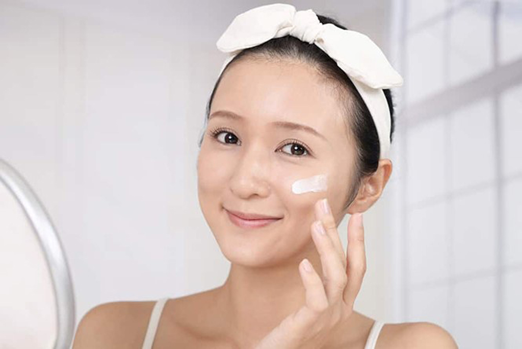 Bạn nên sử dụng loại kem dưỡng ẩm dành riêng cho da mụn