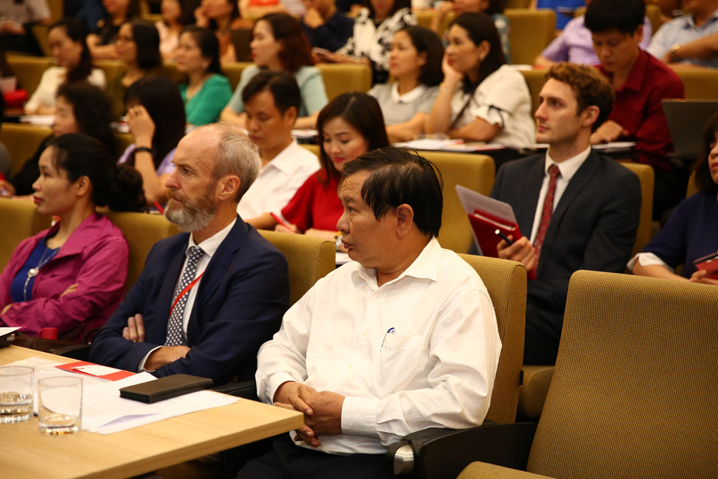 Ông Lê Ngọc Quang - Phó giám đốc Sở GD-ĐT Hà Nội tới tham gia và có bài phát biểu tại hội thảo