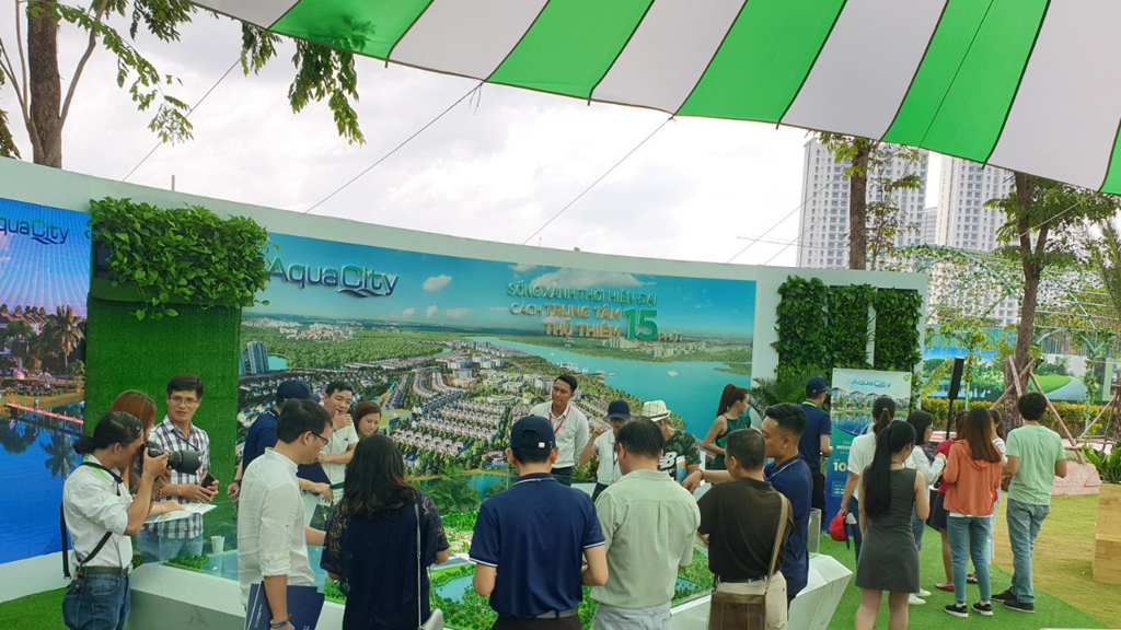 Dự án Aqua City - “tác phẩm” đầu tiên thuộc Mô hình Đô thị sinh thái thu hút đông đảo khách hàng tham quan